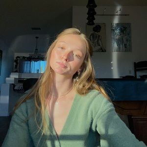 Meet your Posher, Claire